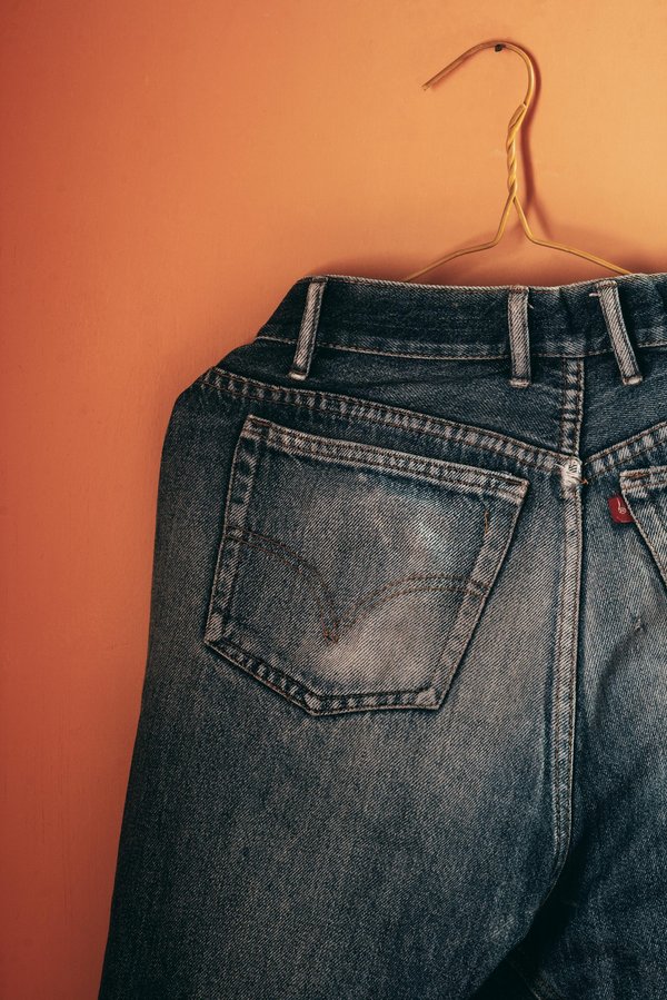 Les incontournables jeans pour femme : style et confort au choix